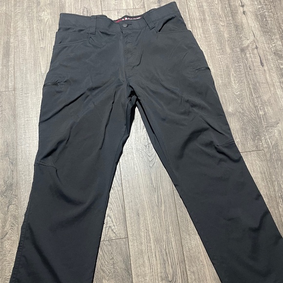 Men’s Wrangler 36x30 Black Outdoor Nylon Cargo Pants NW780BL - Picture 1 of 4